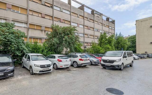 Apartment Toma, Modern Suite In Quiet District