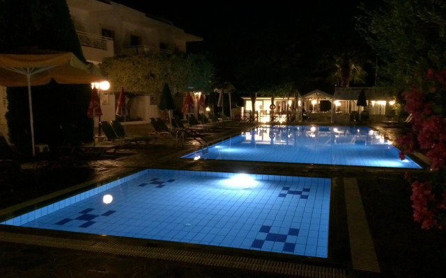 Nikolas Villas Apartments