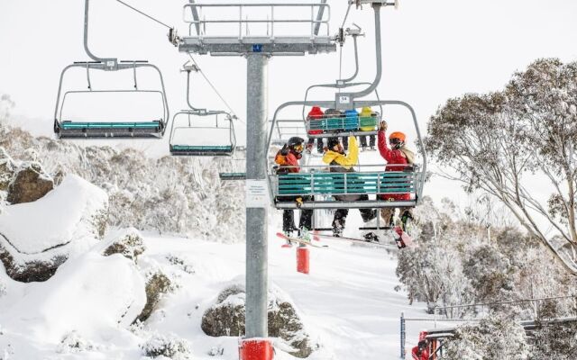 Horizons 418 - Lake Jindabyne Waterfront