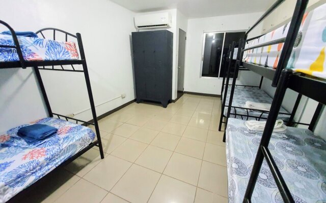 SR Hostel - Adults Only