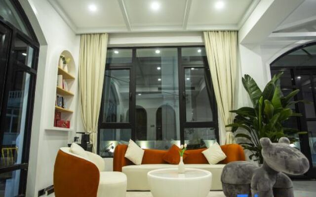 Shengsi Z·Encounter light luxury swimming pool resort