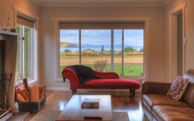 Castaway Cottage - Essentially Tas