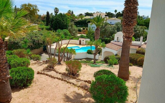 Lovely 2 Bedroom end Townhouse in Carvoeiro