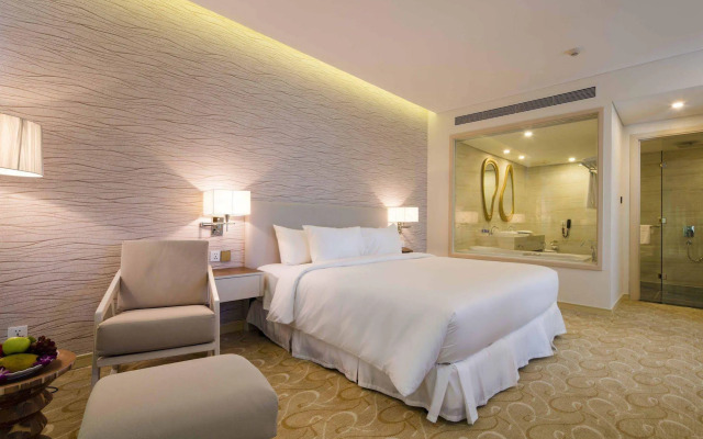 Diamond Bay Condotel