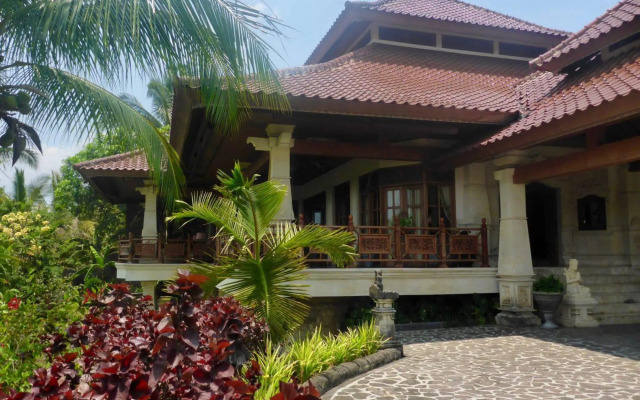 Gunung Paradis Retreat