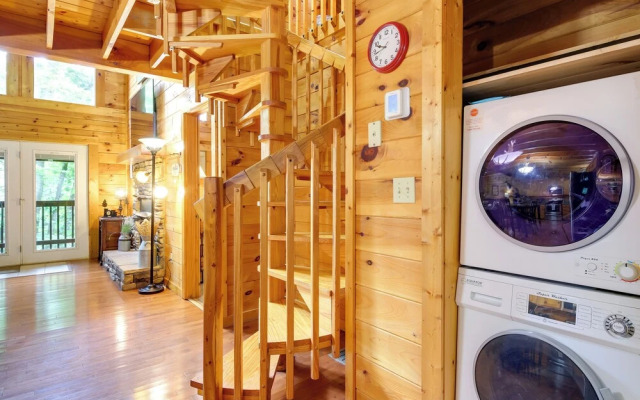 Sevierville Vacation Rental w/ Hot Tub & Grill