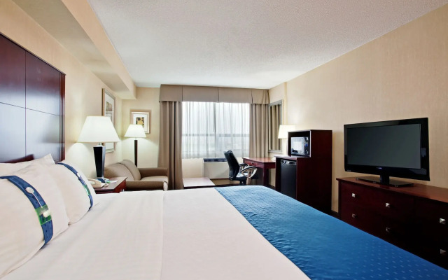 Holiday Inn and Suites Winnipeg Downtown by IHG