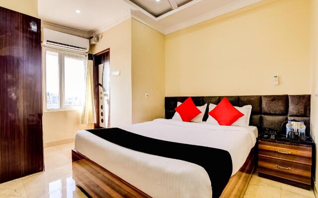 Capital O 14174 Good Luck Residency Hotel