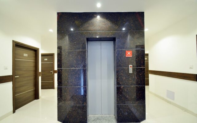 OYO Townhouse 561 Hotel Hollywood Heights