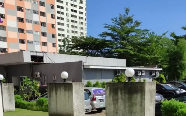 THE ROOMOS Hotel Apartemen