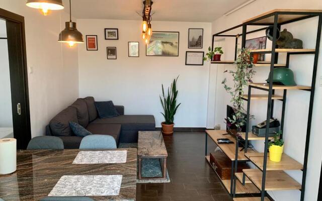 Nosen Asime Apartment