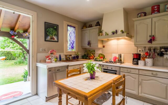 Beautiful Holiday Home in Espere with Swimming Pool