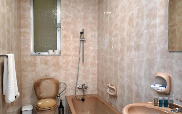 2 bedroom, central and spacious with sea view