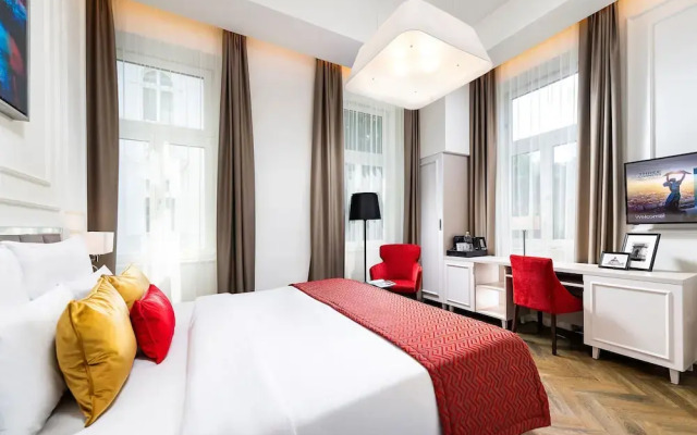 Three Corners Avenue Hotel