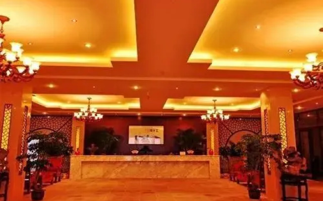 Luxiang Gucun Holiday Hotel