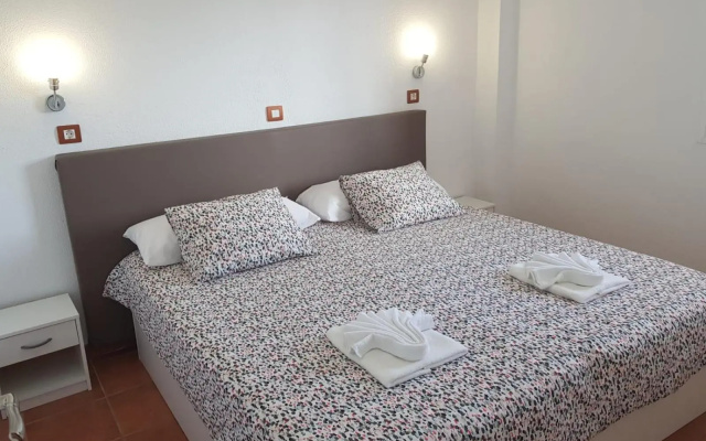 5 min walk from Yumbo 309