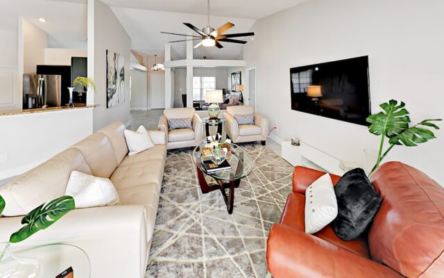 Chic Canalfront - 4 Br Home