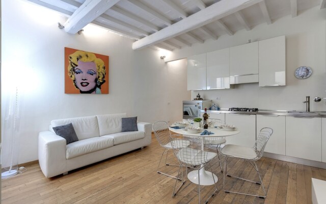 Central Duomo Apartment With Fast Wifi