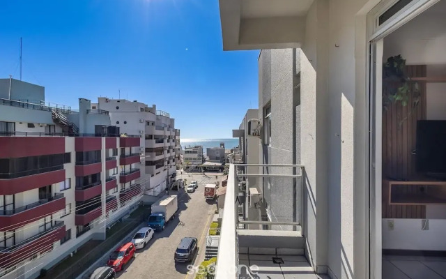 2BR apt 180m Beach BBQ & Garage Eru032