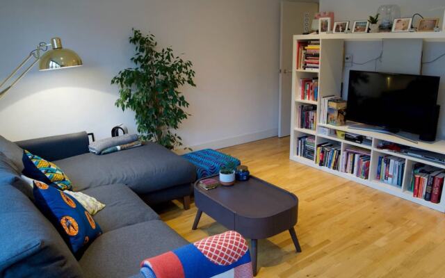 Light and Airy Dalston Living In Convenient Location