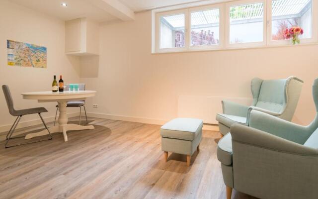 Clean and modern nassau canal apartment
