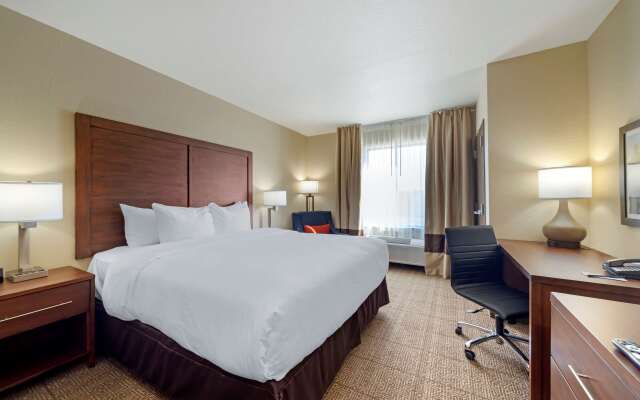 Comfort Inn & Suites Harrah