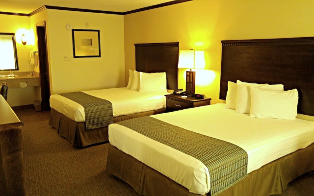 Cochran Inn & Suites