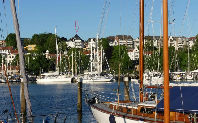 Stadtvilla mit Hafenpanorama