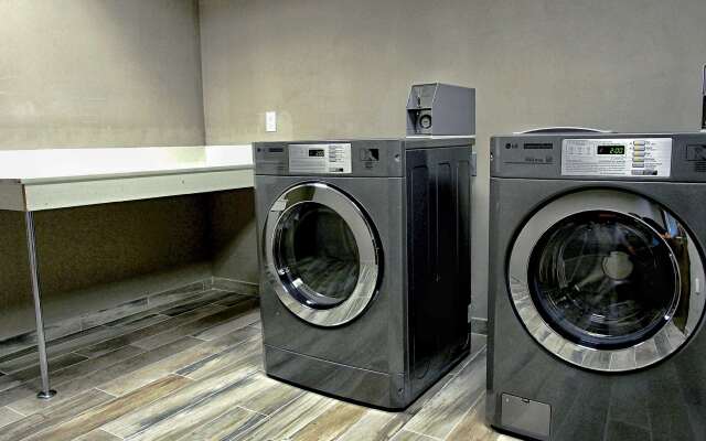 Hampton Inn & Suites Moore