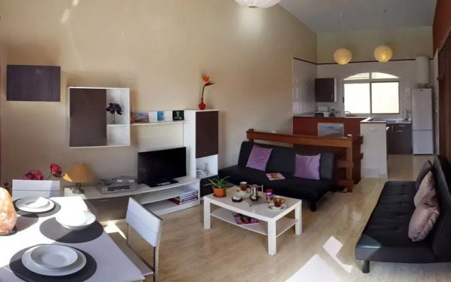 Romantic Sunny Apartment