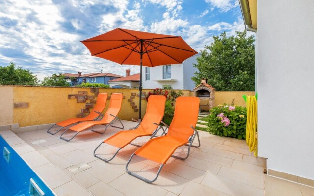 Beautiful Home in Valbandon With Wifi and 4 Bedrooms