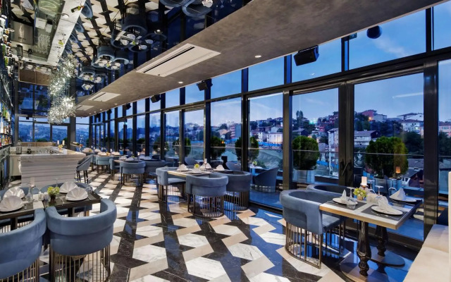 DoubleTree by Hilton Hotel Istanbul - Piyalepasa