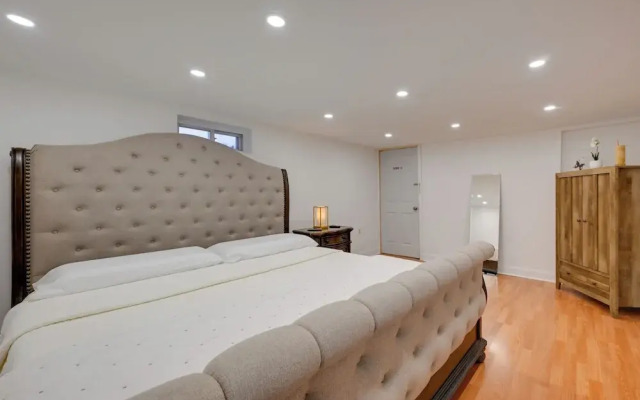 Lovely Elmont Apartment - Walk to Bus Stop!