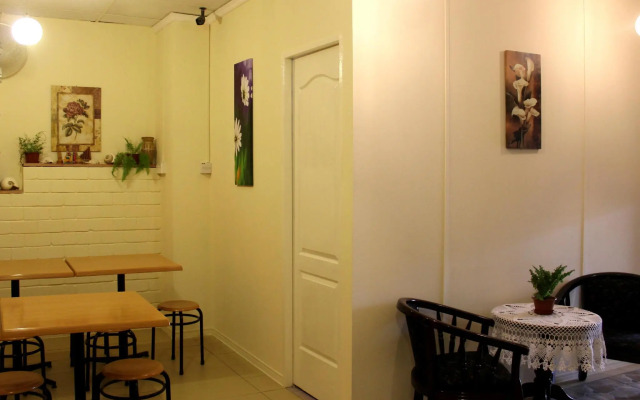 Victoria Hotel and Hostel