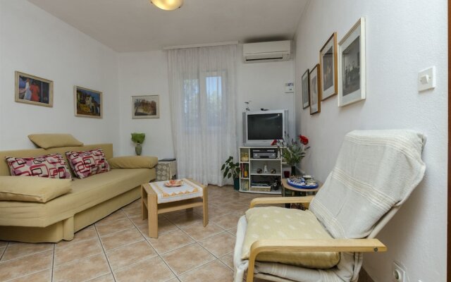 Apartments Mladenka