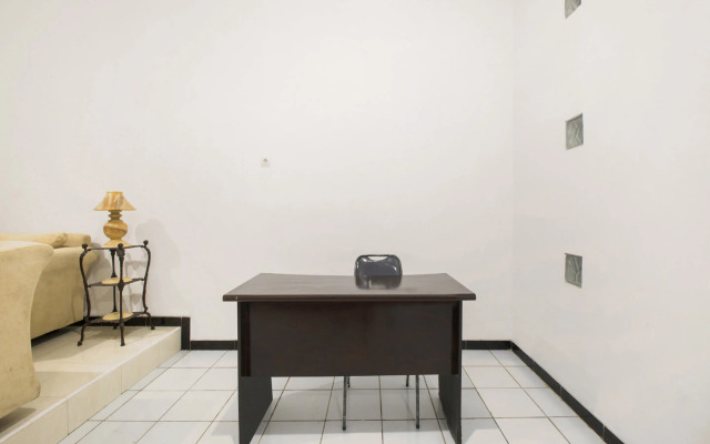 OYO 3467 White Residence