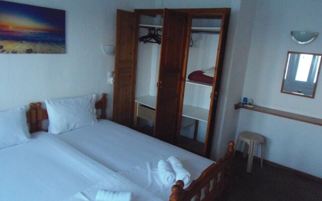 Studios Milos Skopelos-Where the Sea Meets the Sky