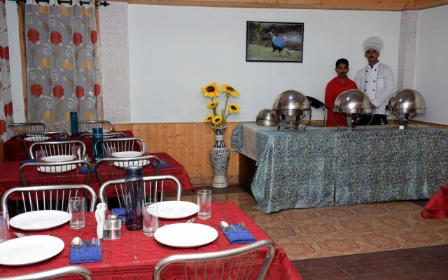 Comlux Hotels Manali