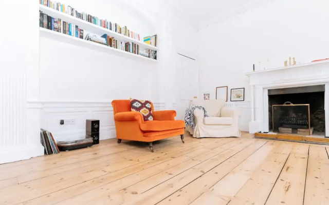 Bright and Cosy 2 Bedroom Flat in Trendy Leith