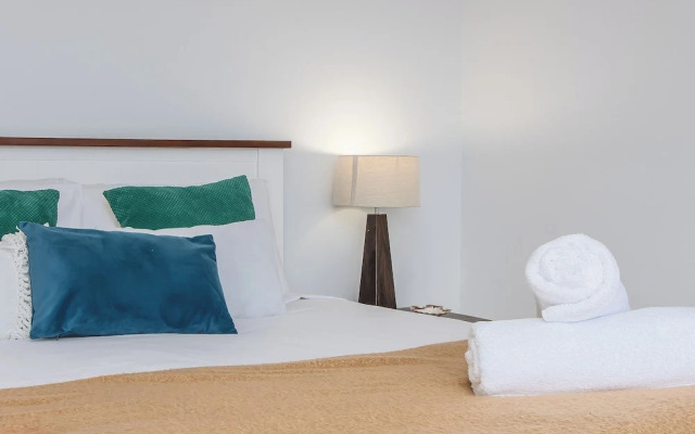 Marine Mirage - 2 Bedroom Apartment with Beachfront Vibes