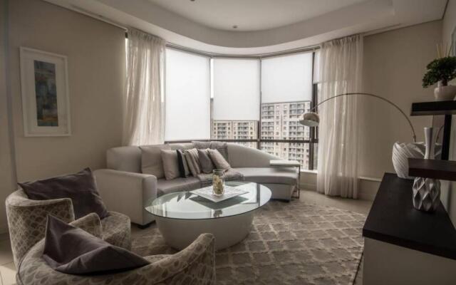 1 BEDROOM LUXURY APARTMENT Sandton Skye