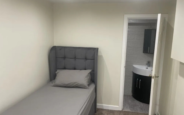 4 Bed Comfy House in Birmingham