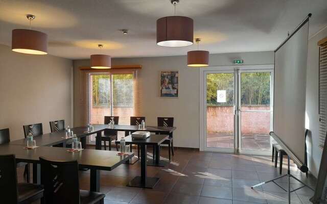 Brit Hotel Confort Montauban