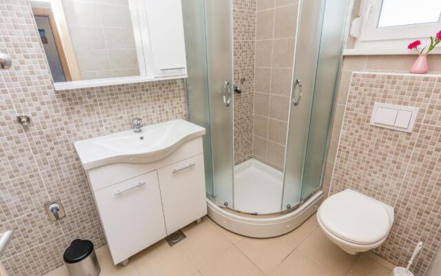 Pasko 2 modern furnished ap for 7