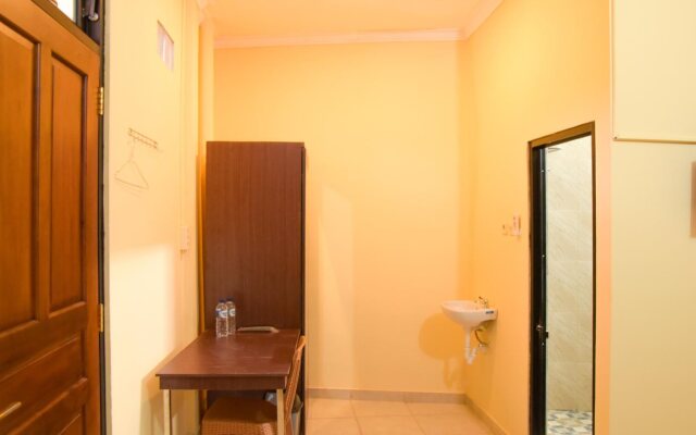 RedDoorz near Terminal A Adisucipto Airport
