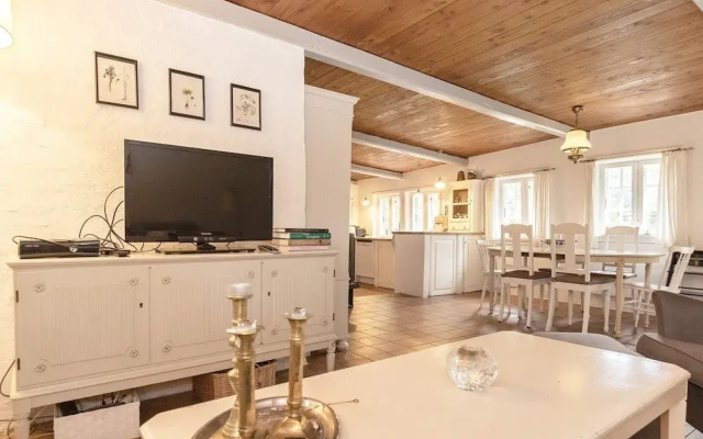 Family Cottage for Eight Guests