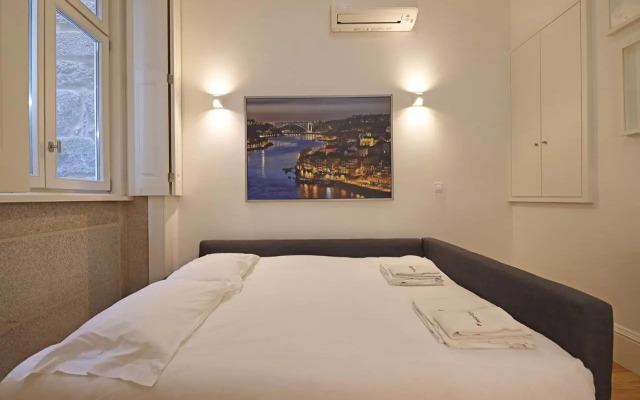 FLH Porto Traditional Studio with Terrace