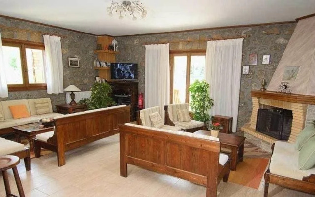 Evrostini Guest House