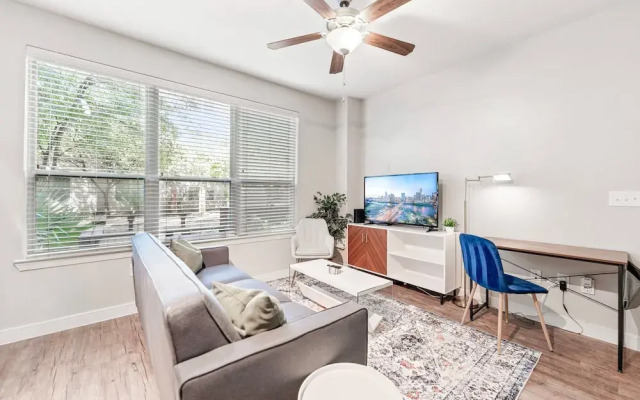 Comfy Soco 1BR King Suite w Gympickleballlaundry
