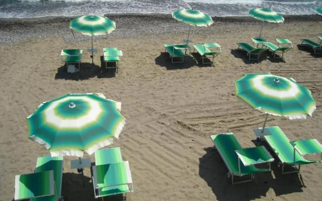 Lora Hotel